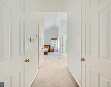 8 Sapphire Hill Court - Photo Thumbnail 13