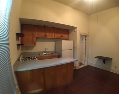 908 W 22nd St - Photo Thumbnail 2