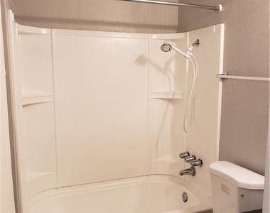 2304 Cedrick Cv - Photo Thumbnail 6