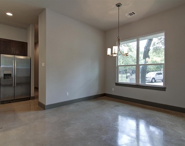 923 E 37th St - Photo Thumbnail 10