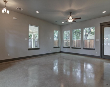 923 E 37th St - Photo Thumbnail 12