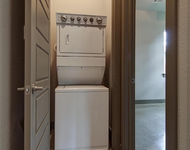 923 E 37th St - Photo Thumbnail 15