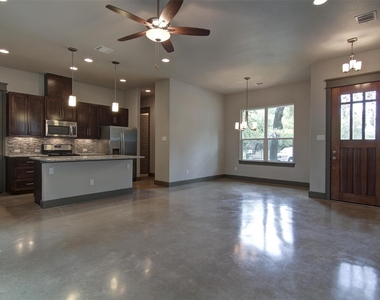 923 E 37th St - Photo Thumbnail 6