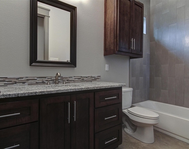 923 E 37th St - Photo Thumbnail 18