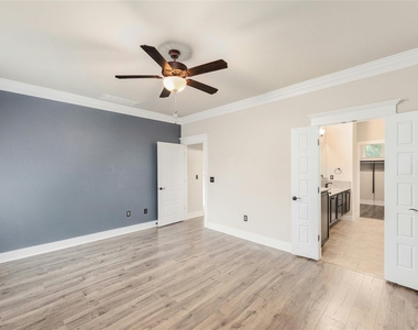 11108 Railway Ln - Photo Thumbnail 17