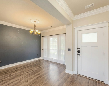 11108 Railway Ln - Photo Thumbnail 4