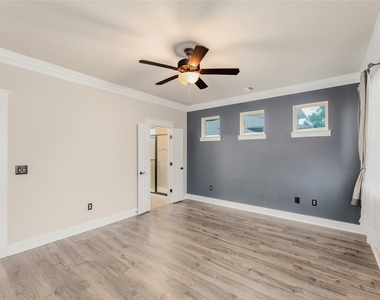 11108 Railway Ln - Photo Thumbnail 16