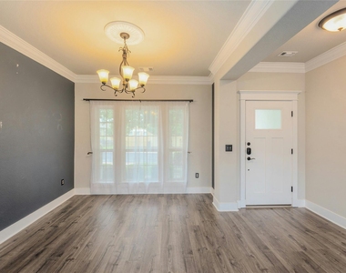 11108 Railway Ln - Photo Thumbnail 5