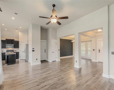 11108 Railway Ln - Photo Thumbnail 8