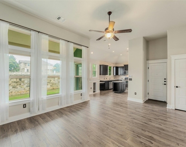 11108 Railway Ln - Photo Thumbnail 7