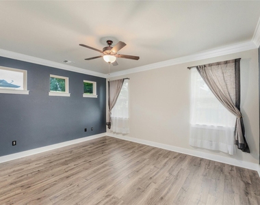 11108 Railway Ln - Photo Thumbnail 15