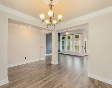 11108 Railway Ln - Photo Thumbnail 6