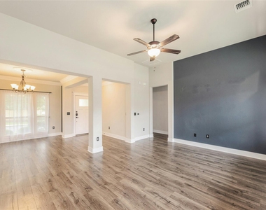 11108 Railway Ln - Photo Thumbnail 9