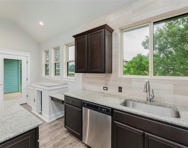 11108 Railway Ln - Photo Thumbnail 14
