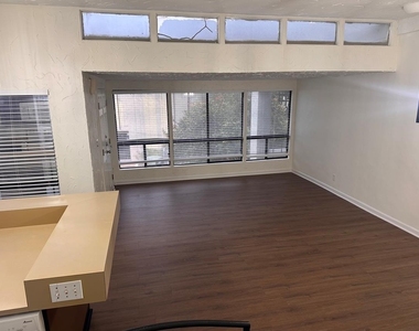 5916 Lago Vista Way - Photo Thumbnail 6