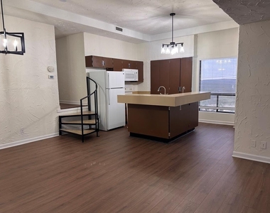 5916 Lago Vista Way - Photo Thumbnail 4