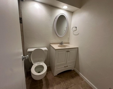 5916 Lago Vista Way - Photo Thumbnail 8
