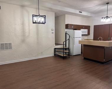 5916 Lago Vista Way - Photo Thumbnail 1