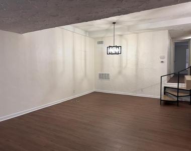 5916 Lago Vista Way - Photo Thumbnail 2