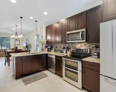 585 Demarett Dr - Photo Thumbnail 9