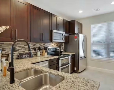 585 Demarett Dr - Photo Thumbnail 8