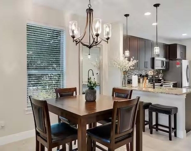 585 Demarett Dr - Photo Thumbnail 5