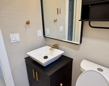 696 Kestner Road - Photo Thumbnail 11