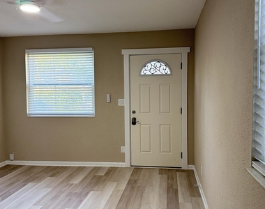 696 Kestner Road - Photo Thumbnail 3