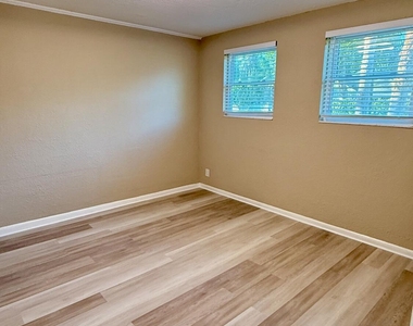 696 Kestner Road - Photo Thumbnail 12