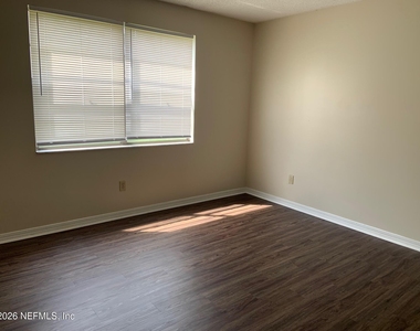 453 Bentwood Lane - Photo Thumbnail 8