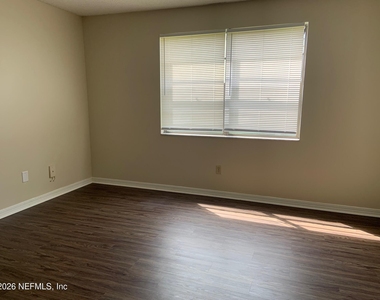 453 Bentwood Lane - Photo Thumbnail 7