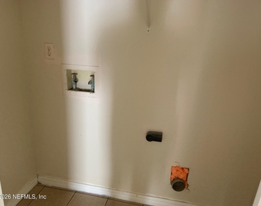 453 Bentwood Lane - Photo Thumbnail 13