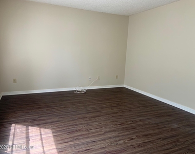 453 Bentwood Lane - Photo Thumbnail 2