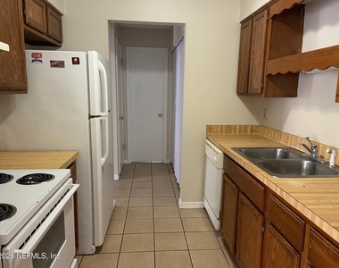 453 Bentwood Lane - Photo Thumbnail 5