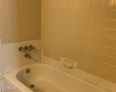 453 Bentwood Lane - Photo Thumbnail 12