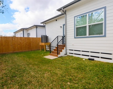 4902 Higgins Street - Photo Thumbnail 35