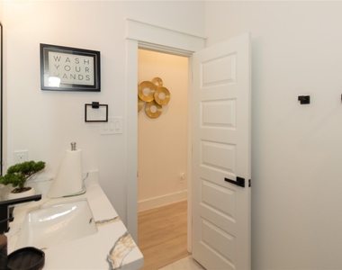 4902 Higgins Street - Photo Thumbnail 32