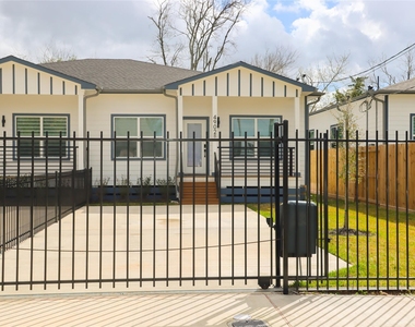 4902 Higgins Street - Photo Thumbnail 38