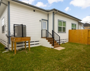 4902 Higgins Street - Photo Thumbnail 34