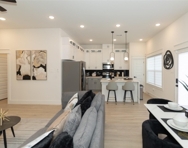 4902 Higgins Street - Photo Thumbnail 6