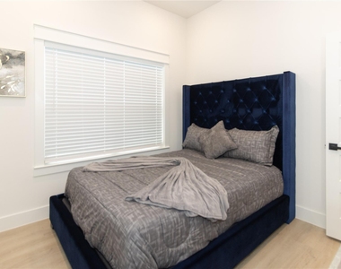 4902 Higgins Street - Photo Thumbnail 29