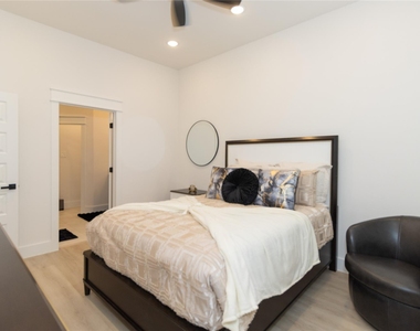 4902 Higgins Street - Photo Thumbnail 18