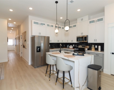 4902 Higgins Street - Photo Thumbnail 9