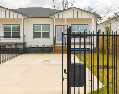 4902 Higgins Street - Photo Thumbnail 37