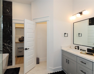 4902 Higgins Street - Photo Thumbnail 21