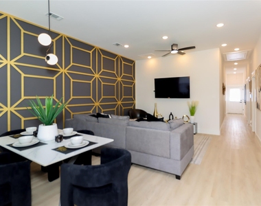 4902 Higgins Street - Photo Thumbnail 5