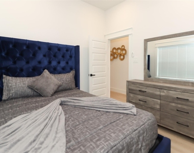 4902 Higgins Street - Photo Thumbnail 28
