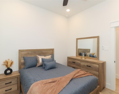 4902 Higgins Street - Photo Thumbnail 26