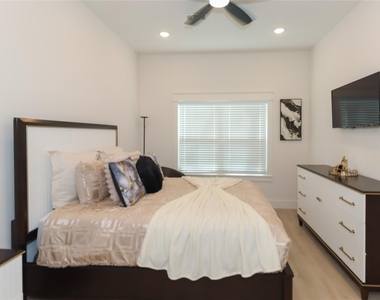 4902 Higgins Street - Photo Thumbnail 17
