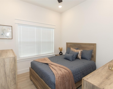 4902 Higgins Street - Photo Thumbnail 24